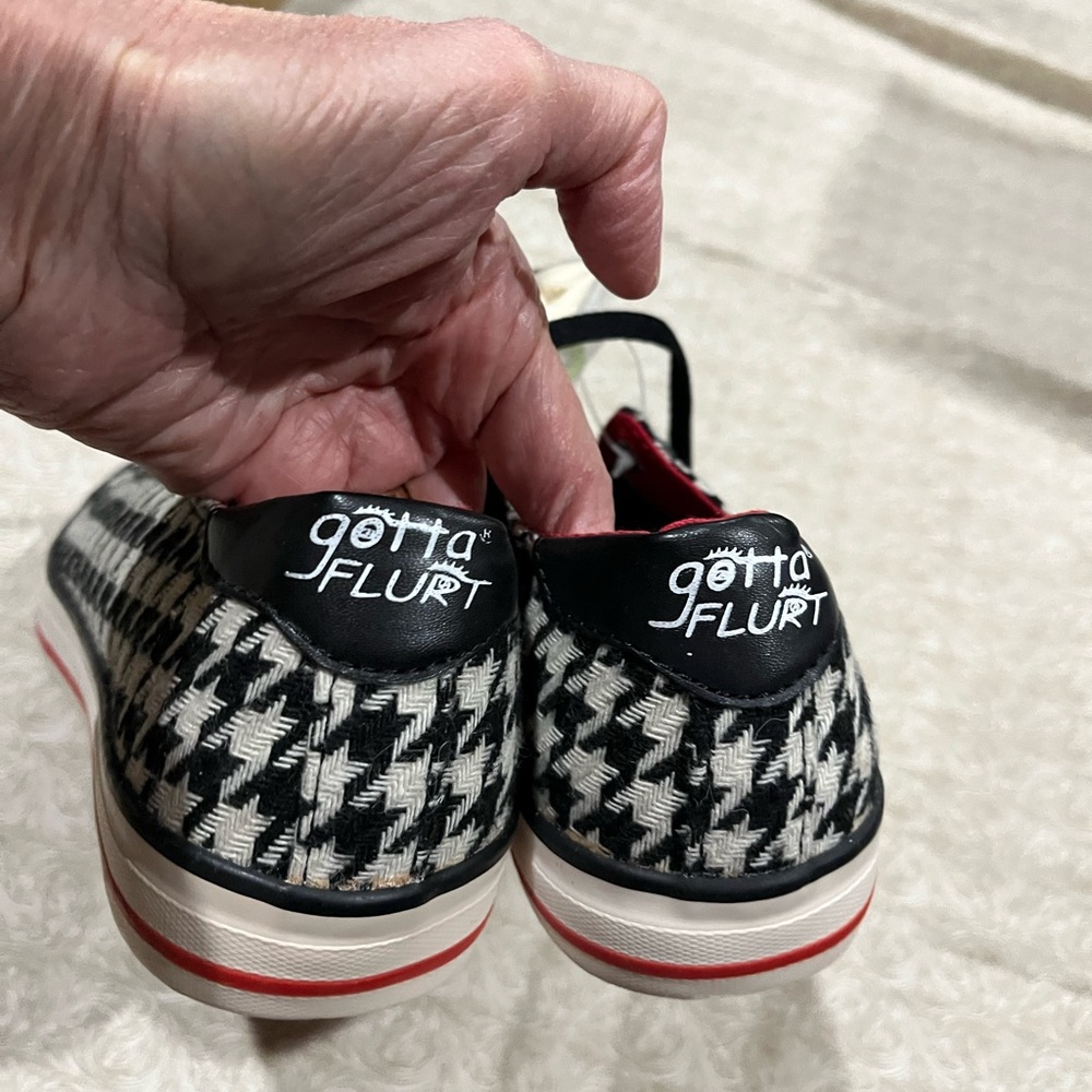 NWT Houndstooth Black and White Women's Sneakers - Picture 3 of 8